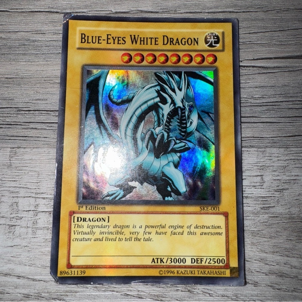 YuGiOh - Blue Eyes White Dragon - SKE-001 - 1st Edition - Holo Super Rare HP